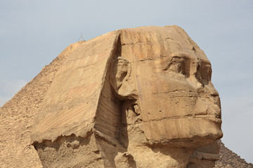 Fototapeta na wymiar The Sphinx at Giza and ancient Egyptian pyramid in Giza, Cairo 