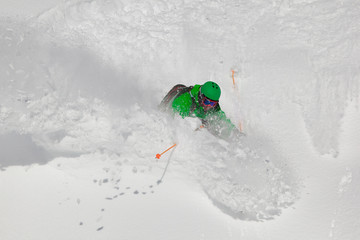 Sci estremo in neve fresca