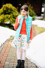 Fototapeta premium Kid girl with sugar candy in winter park