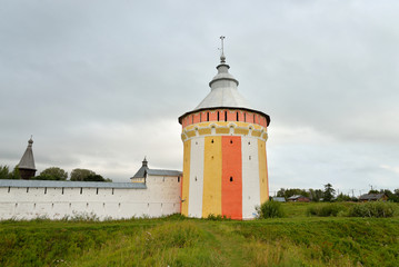 Fototapeta na wymiar Fortress tower of Saviour Priluki Monastery.