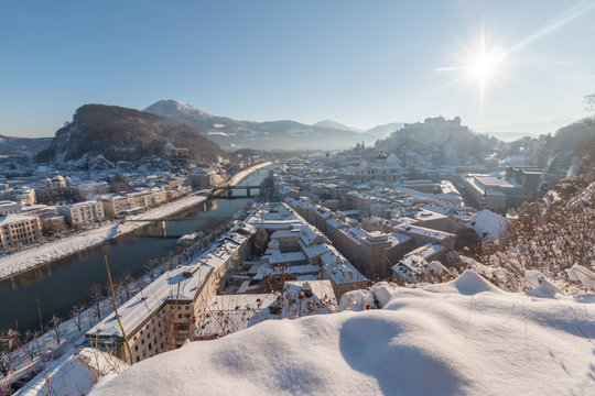 Salzburg Altstadt, Stadtpanorama im Winter