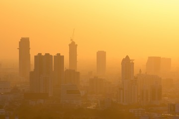 Fototapeta na wymiar Misty sunset in Bangkok