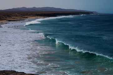 grandi onde e surfisti alle isole canarie