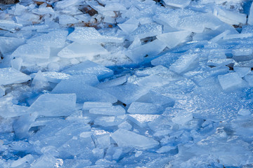 Fototapeta na wymiar ice in the sun in the winter