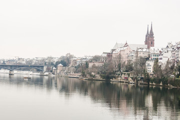 Fototapeta na wymiar Basel, Basel-Stadt, Altstadt, Stadt, Münster, Kirche, Rhein, Rheinufer, Fähre, Wettsteinbrücke, Wintertag, Winter, Schweiz