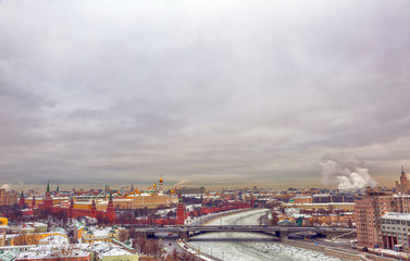 Obraz premium MOSCOW, RUSSIA - JANUARY 10, 2017: View of the capital city in the winter from the roof of the Cathedral of Christ the Savior