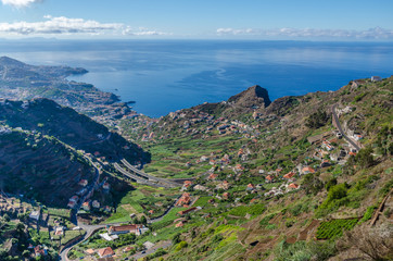 Fototapeta na wymiar View from the mountains to the Camara de Lobos and Funchal.