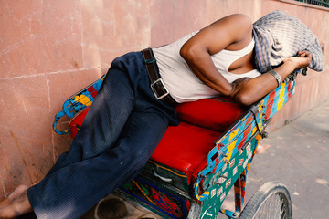 Schlafender Rikschafahrer / Delhi