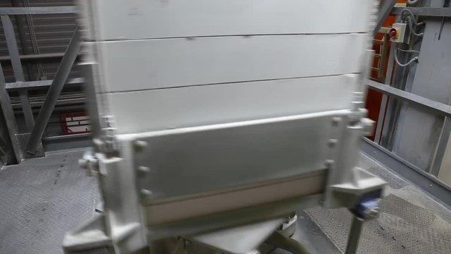 cleaning flour using industrial flour sifter