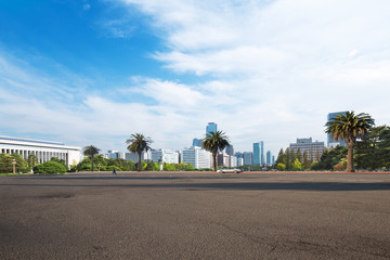 Fototapeta premium cityscape and skyline of seoul from empty road