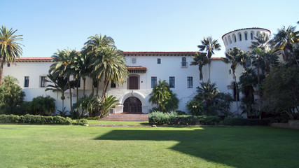 Fototapeta na wymiar SANTA BARBARA, CALIFORNIA, USA - OCT 8th, 2014: Historic county courthouse in sunny southern CA
