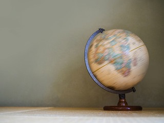Spinning globe model