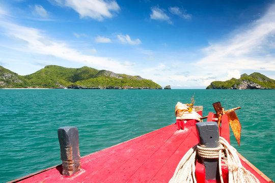 Tourist boat heading to the islands.At ang thong national park Thailand. 