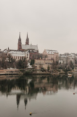 Fototapeta premium Basel, Basel-Stadt, Altstadt, Münster, Kirche, Pfalz, Grossbasel, Rhein, Rheinufer, Fähre, Spazierweg, Winter, Wintertag, Schweiz