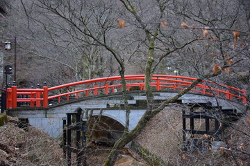Fototapeta premium 朱色の太鼓橋