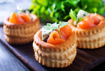 tartalets with fish
