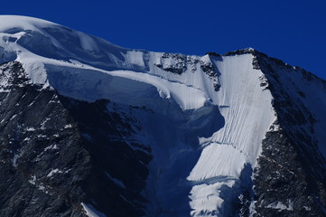 Schweizer Alpen: Der Gletscher beim Gipfel des Piz Palü im Oberengadin