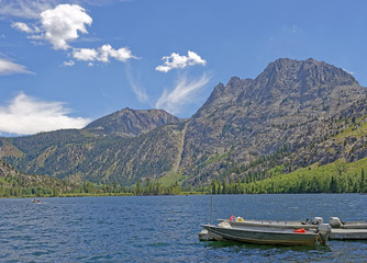 Fototapeta na wymiar View of Silver Lake in the Eastern Sierra Nevada mountains, California, U.S.A.