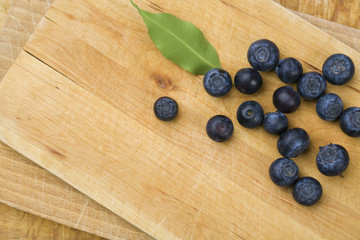 blueberrys on the wood platte
