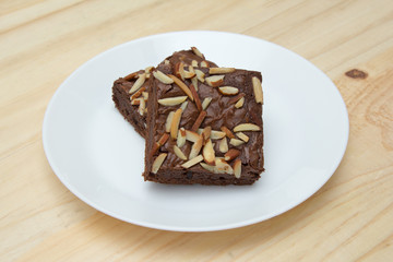 almond brownie crispy