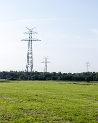 Stromtrasse im Aufbau befindlich und noch ohne Überlandleitungen, Schleswig-Holstein
