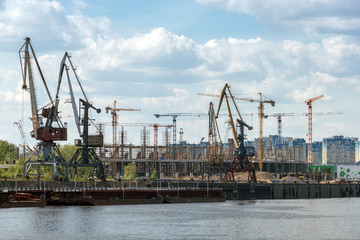 Obraz premium Nizhny Novgorod. Port cranes on the Strelka and the construction of stadium for the World Cup