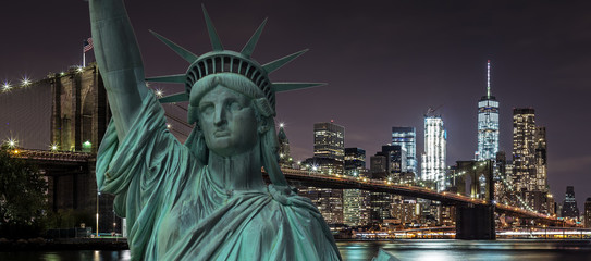 Fototapeta premium New York mir der Freiheitsstatur