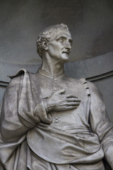 Fototapeta na wymiar Amerigo Vespucci statue in Florence