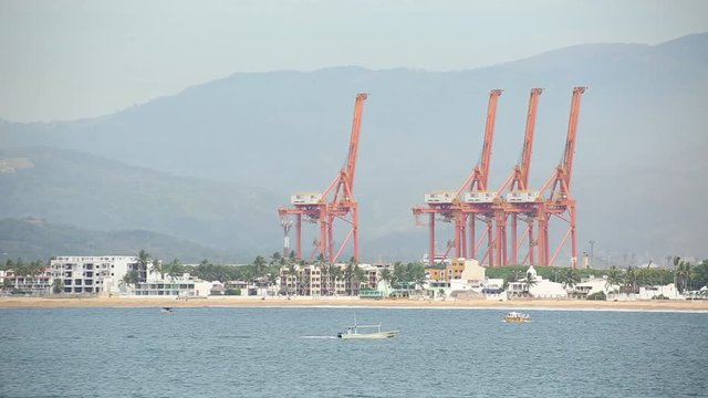 Cargo Cranes/Gr&uacute;as de carga