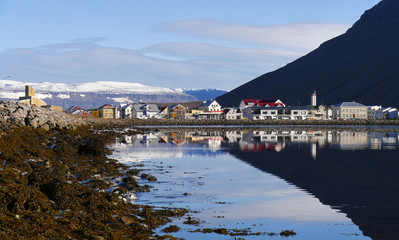 Ísafjörður am Skutulsfjörður in den Westfjorden von Island © Dagmar Richardt