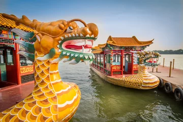 Selbstklebende Fototapete China Drachenboot auf dem Kunming-See, Peking, China