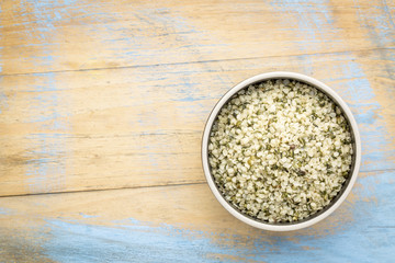 shelled hemp seeds (hearts)