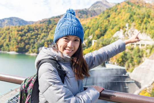 Woman visit Kurobe dam