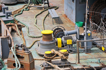 Anchor winch mechanism with chain in ship
