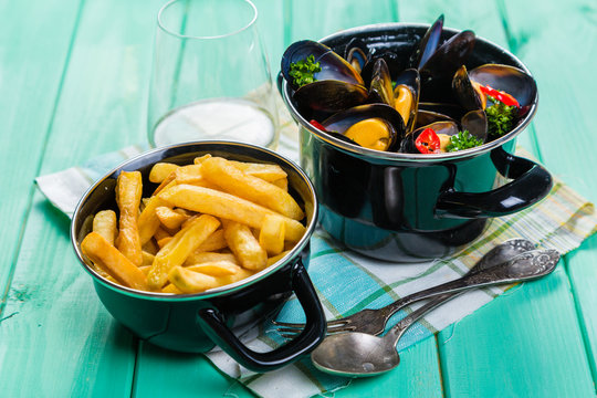 Mussels served with french fries and wine