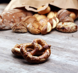Verschiedene Brötchen und Brot