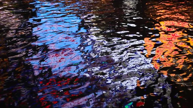 道頓堀川のゆらぐ水面（大阪市中央区）