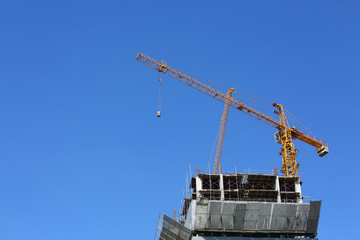 machinery crane hoisting cement bucket mixer pouring