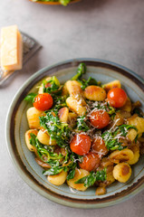 Gnocchi with spinach, garlic and tomatoes