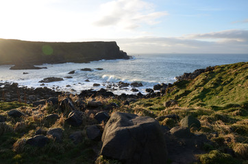 Baia vicino al Selciato del gigante in Irlanda del Nord
