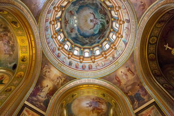 Fototapeta na wymiar Interior of the Cathedral of Christ the Savior in Moscow