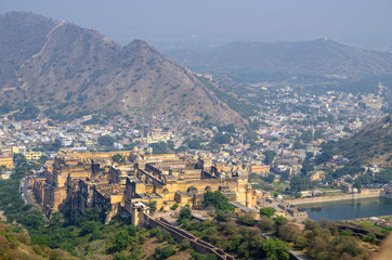 Fototapeta premium Landscape of the city of Jaipur with vicinities and a fort India in mountains 