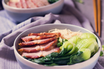 Instant noodles with shiitake mushrooms, pepper and onion in a b
