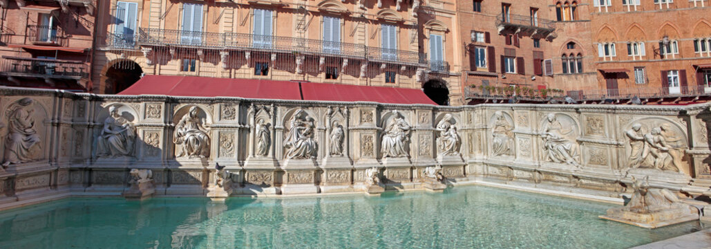 Large complete panoramic view of Gaia Fountain, Siena, Tuscany, Italy