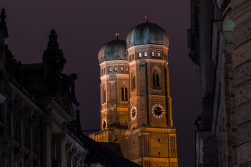 Frauenkirche München bei Nacht - obrazy, fototapety, plakaty