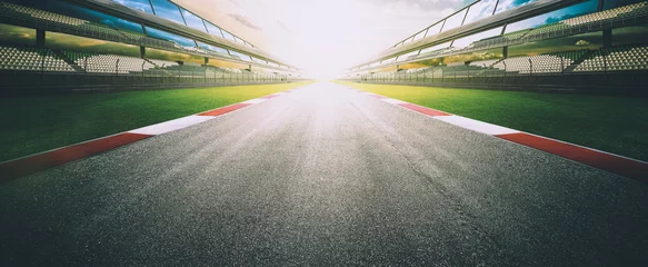 Deurstickers Motorsport Uitzicht op de oneindige lege asfalt internationale racebaan, digitale beeldvorming recompositie montage achtergrond. avond toneel.