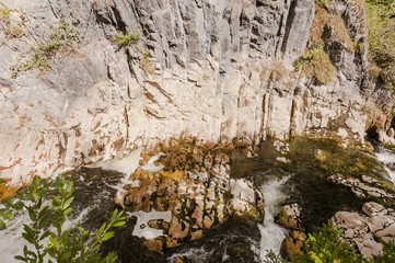 Noiraigue, Areuseschlucht, Schlucht, Fluss, Wasserfall, Felswand, Jurafelsen, Wanderweg, Herbst, Herbstwanderung, Jura, Schweiz