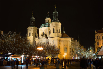 Fototapeta na wymiar Прага. Центральная площадь. Церковь святого Николая.