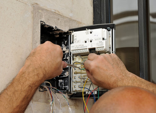 Reparaci&oacute;n de un portero autom&aacute;tico