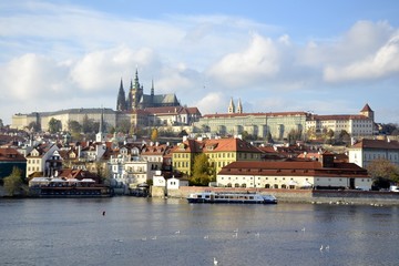Obraz premium Architecture of Prague and cloudy sky 